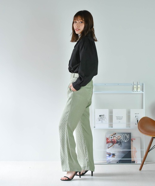 Cheri（シェリ）の「袖ボリュームタックブラウス Cheri/シェリ（シャツ/ブラウス・レディース・イエロー/ブラック/アイボリー/ブルー・FREE）」の18枚目の写真