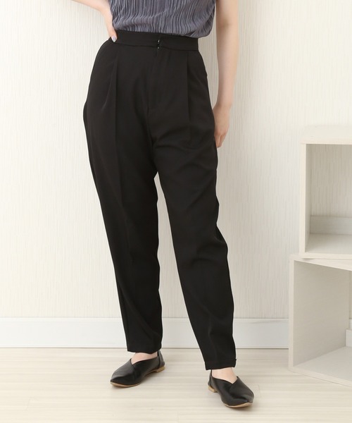 libelle more(リベル モア)の「T/Pu ツインテーパードパンツ(スラックス・レディース・アイボリー/ブラック/グリーン系その他/ベージュ/ブルー・FREE)」の1枚目の写真