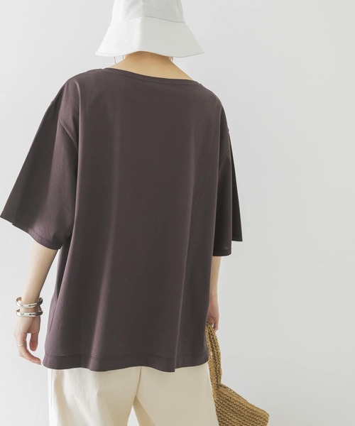 URBAN RESEARCH（アーバンリサーチ）の「ペルビアンコットンルーズTシャツ（Tシャツ/カットソー・レディース・チャコールグレー/ライトカーキ/アイボリー・FREE）」の17枚目の写真