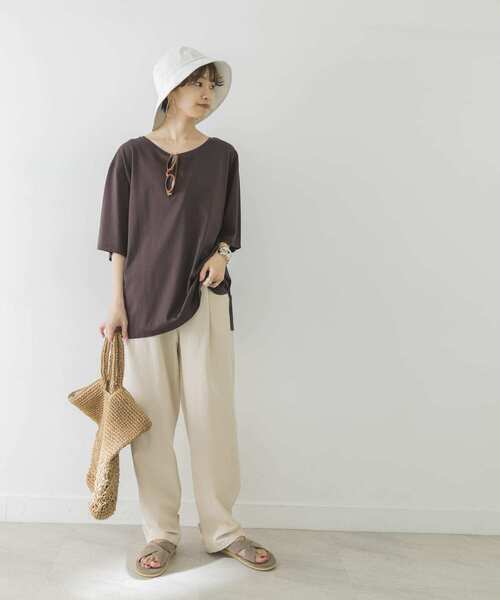 URBAN RESEARCH（アーバンリサーチ）の「ペルビアンコットンルーズTシャツ（Tシャツ/カットソー・レディース・チャコールグレー/ライトカーキ/アイボリー・FREE）」の18枚目の写真