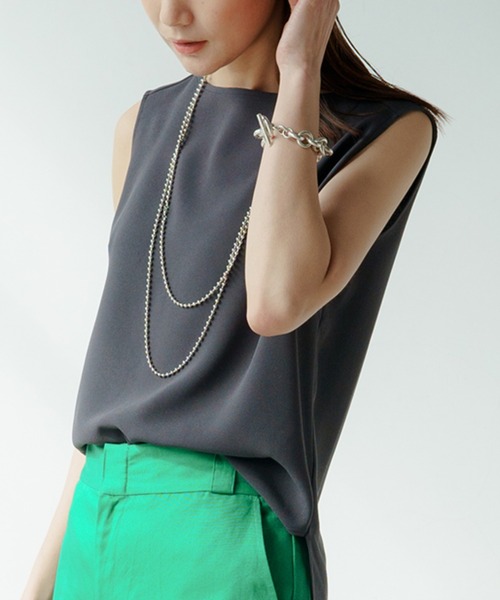 LOUNGEDRESS(ラウンジドレス)の「ジョーゼットノースリブラウス(シャツ/ブラウス・レディース・チャコールグレー/オフホワイト・FREE)」の2枚目の写真