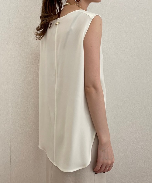 LOUNGEDRESS(ラウンジドレス)の「ジョーゼットノースリブラウス(シャツ/ブラウス・レディース・チャコールグレー/オフホワイト・FREE)」の4枚目の写真