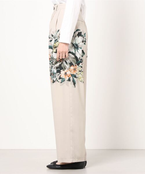 CLANE（クラネ）の「PANEL FLOWER PANTS（その他パンツ・レディース・アイボリー系・0/01/02）」の2枚目の写真