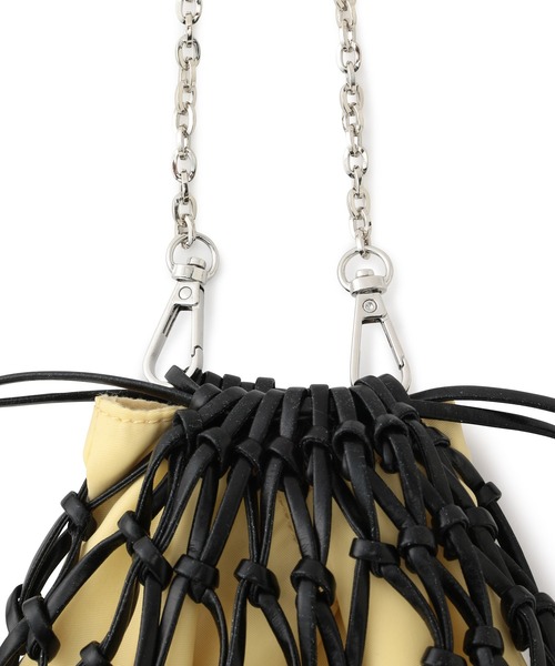 Bonjour Girl（ボンジュールガール）の「【Bonjour Girl】メッシュ×ナイロン巾着バッグ（ショルダーバッグ・レディース・ブラック/シルバー・FREE）」の7枚目の写真