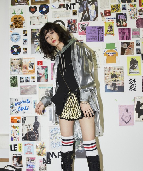 Bonjour Girl（ボンジュールガール）の「【Bonjour Girl】メッシュ×ナイロン巾着バッグ（ショルダーバッグ・レディース・ブラック/シルバー・FREE）」の13枚目の写真