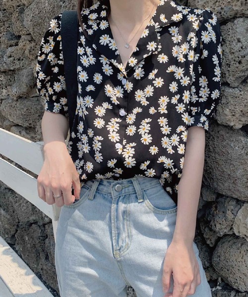 meJane（ミージェーン）の「花柄ボリュームスリーブブラウス【ZOZOTOWN限定】（シャツ/ブラウス・レディース・ブラック/グリーン・FREE）」の2枚目の写真