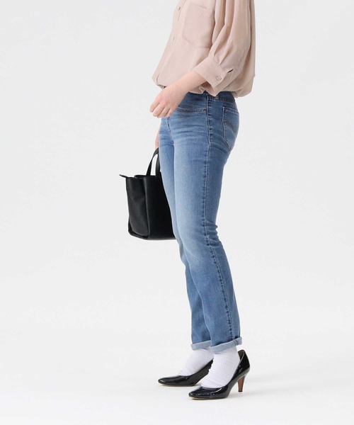 Levi's（リーバイス）の「【Levi's】「312 COOL」 シェイピングスリムデニムパンツ（デニムパンツ・レディース・ライトインディゴブルー・26inch/25inch/27inch/24inch）」の15枚目の写真