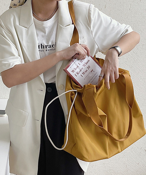 c.u.l(シーユーエル)の「【c.u.l】無地ナイロン 巾着ショルダーバッグ cula255(ショルダーバッグ・レディース・アイボリー/イエロー/グリーン/ブラック・FREE)」の4枚目の写真