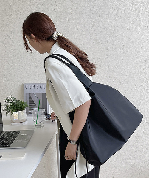 c.u.l(シーユーエル)の「【c.u.l】無地ナイロン 巾着ショルダーバッグ cula255(ショルダーバッグ・レディース・アイボリー/イエロー/グリーン/ブラック・FREE)」の9枚目の写真