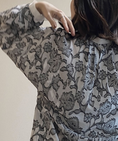 NICOLE CLUB(ニコル クラブ)の「【NICOLE CLUB】ジャガードチャイナブラウス(シャツ/ブラウス・レディース・ホワイト系/グレー系・MEDIUM)」の6枚目の写真