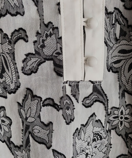 NICOLE CLUB(ニコル クラブ)の「【NICOLE CLUB】ジャガードチャイナブラウス(シャツ/ブラウス・レディース・ホワイト系/グレー系・MEDIUM)」の13枚目の写真