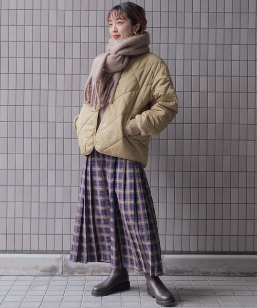 ITEMS URBANRESEARCH（アイテムズ アーバンリサーチ）の「中綿キルティングノーカラージャケット（その他アウター・レディース・ベージュ/ブラック/ライトベージュ/モカ・MEDIUM/SMALL/X-SMALL）」の14枚目の写真