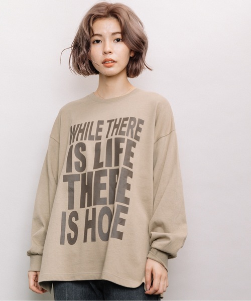 refinedworks（リファインドワークス）の「ビックロゴプリント長袖Tシャツ（Tシャツ/カットソー・レディース・チャコールグレー/ベージュ/オフホワイト・FREE）」の3枚目の写真