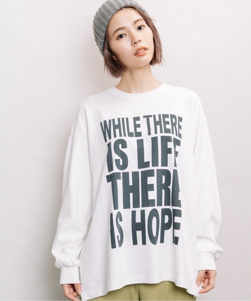 refinedworks（リファインドワークス）の「ビックロゴプリント長袖Tシャツ（Tシャツ/カットソー・レディース・チャコールグレー/ベージュ/オフホワイト・FREE）」の4枚目の写真