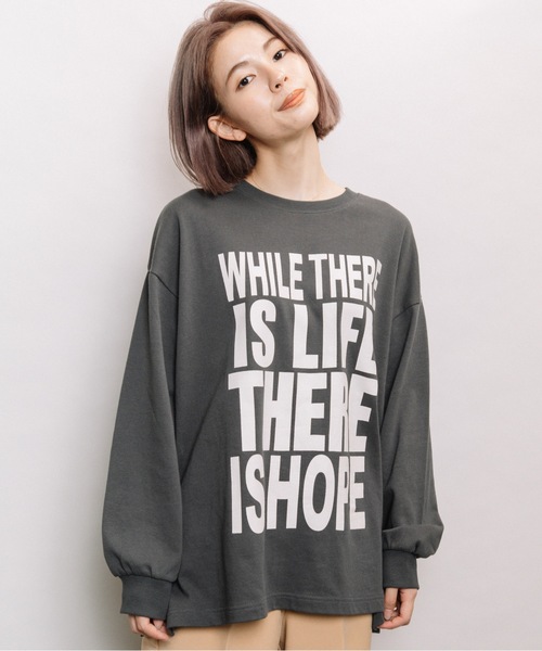 refinedworks（リファインドワークス）の「ビックロゴプリント長袖Tシャツ（Tシャツ/カットソー・レディース・チャコールグレー/ベージュ/オフホワイト・FREE）」の5枚目の写真