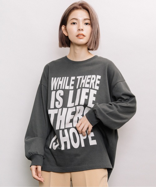 refinedworks（リファインドワークス）の「ビックロゴプリント長袖Tシャツ（Tシャツ/カットソー・レディース・チャコールグレー/ベージュ/オフホワイト・FREE）」の22枚目の写真