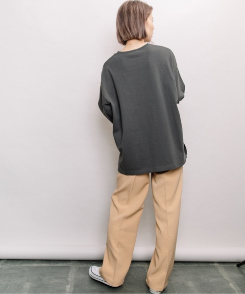 refinedworks（リファインドワークス）の「ビックロゴプリント長袖Tシャツ（Tシャツ/カットソー・レディース・チャコールグレー/ベージュ/オフホワイト・FREE）」の13枚目の写真