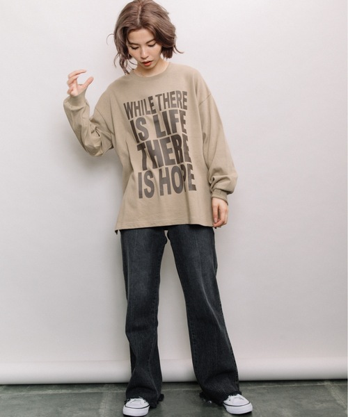refinedworks（リファインドワークス）の「ビックロゴプリント長袖Tシャツ（Tシャツ/カットソー・レディース・チャコールグレー/ベージュ/オフホワイト・FREE）」の14枚目の写真