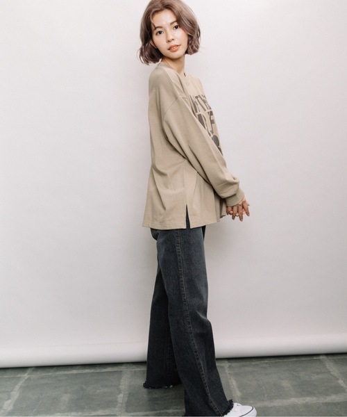 refinedworks（リファインドワークス）の「ビックロゴプリント長袖Tシャツ（Tシャツ/カットソー・レディース・チャコールグレー/ベージュ/オフホワイト・FREE）」の15枚目の写真