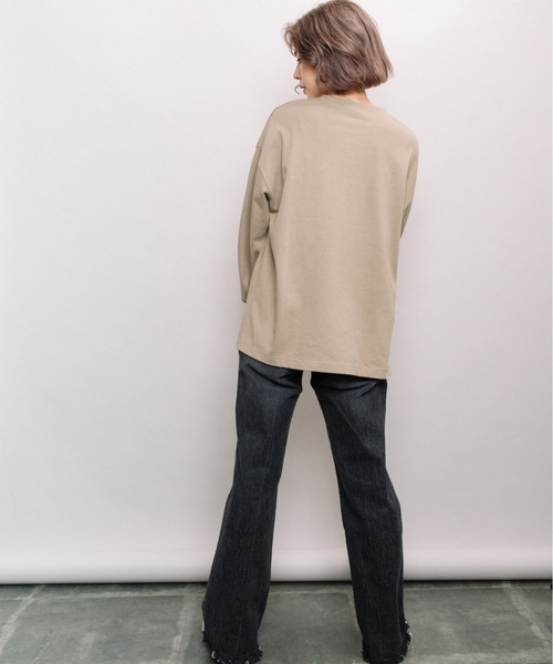 refinedworks（リファインドワークス）の「ビックロゴプリント長袖Tシャツ（Tシャツ/カットソー・レディース・チャコールグレー/ベージュ/オフホワイト・FREE）」の16枚目の写真