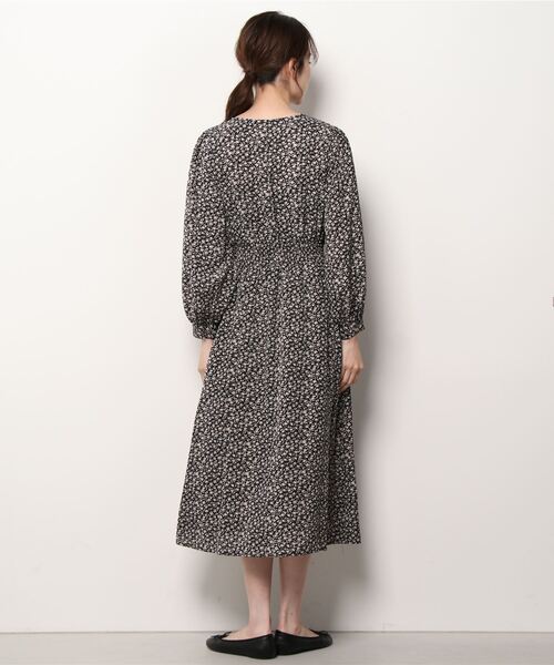 ASTORIA ODIER(アストリアオディール)の「小花柄パイピングワンピース(ワンピース・レディース・ブラック/モカ・MEDIUM)」の3枚目の写真