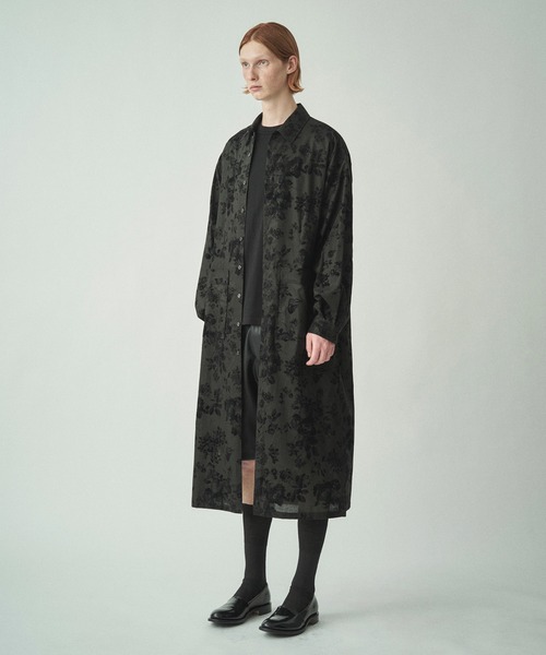 Juha（ユハ）の「BOTANICAL FLOCKY SHIRT COAT（ステンカラーコート・メンズ・ブラック/ブラウン・4/3）」の2枚目の写真