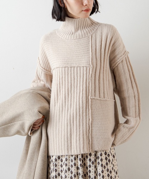 ANGIE（アンジー）の「ハイネックリブ切り替えニットプルオーバー（タートルネック）（ニット/セーター・レディース・ブラック/ベージュ/ブラウン/ピンク/イエロー/グリーン/アイボリー・FREE）」の2枚目の写真