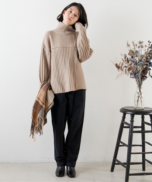 ANGIE（アンジー）の「ハイネックリブ切り替えニットプルオーバー（タートルネック）（ニット/セーター・レディース・ブラック/ベージュ/ブラウン/ピンク/イエロー/グリーン/アイボリー・FREE）」の8枚目の写真