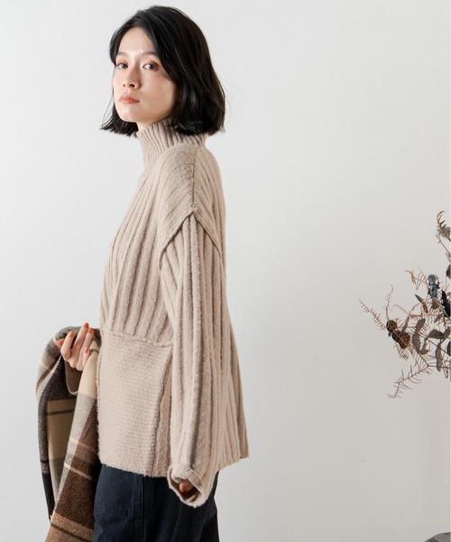 ANGIE（アンジー）の「ハイネックリブ切り替えニットプルオーバー（タートルネック）（ニット/セーター・レディース・ブラック/ベージュ/ブラウン/ピンク/イエロー/グリーン/アイボリー・FREE）」の17枚目の写真