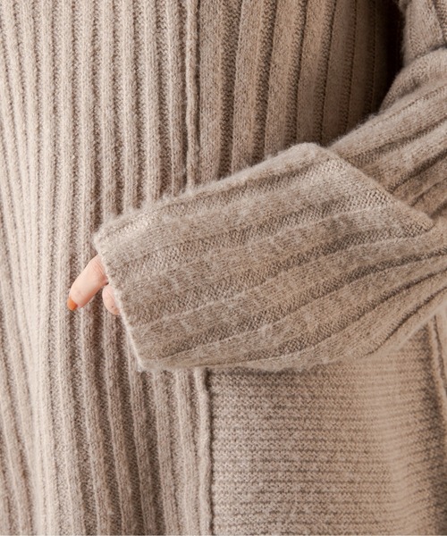 ANGIE（アンジー）の「ハイネックリブ切り替えニットプルオーバー（タートルネック）（ニット/セーター・レディース・ブラック/ベージュ/ブラウン/ピンク/イエロー/グリーン/アイボリー・FREE）」の21枚目の写真