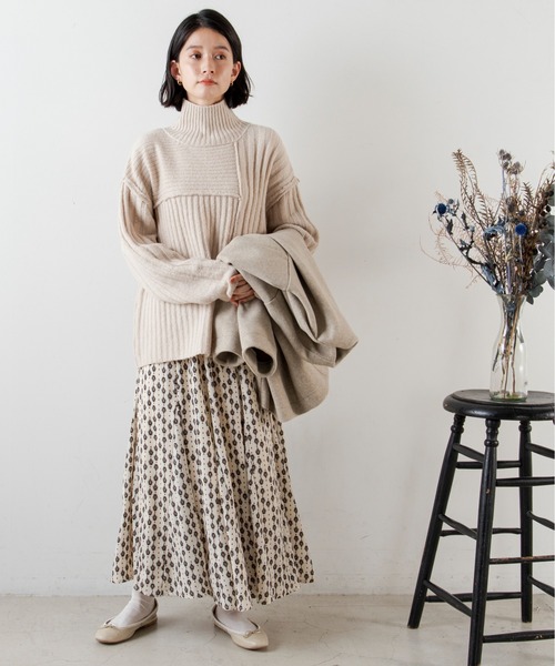 ANGIE（アンジー）の「ハイネックリブ切り替えニットプルオーバー（タートルネック）（ニット/セーター・レディース・ブラック/ベージュ/ブラウン/ピンク/イエロー/グリーン/アイボリー・FREE）」の20枚目の写真