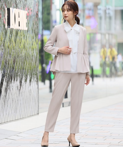 現行ノーカラーペプラムジャケット・テーパードパンツ セットアップ スーツ　卒業式 Flolia セットアップ ペプラムノーカラージャケット・テーパード