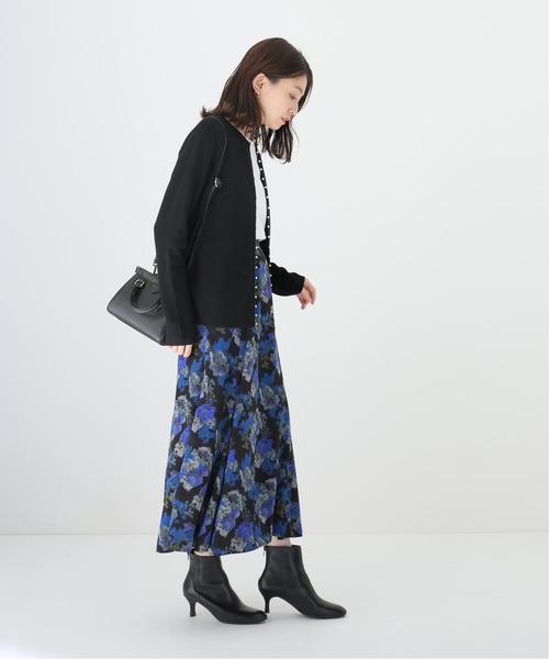 La TOTALITE(ラトータリテ)の「ボカシフラワープリントスカート【手洗い可能】(スカート・レディース・ブラック/アイボリー・38/36)」の3枚目の写真