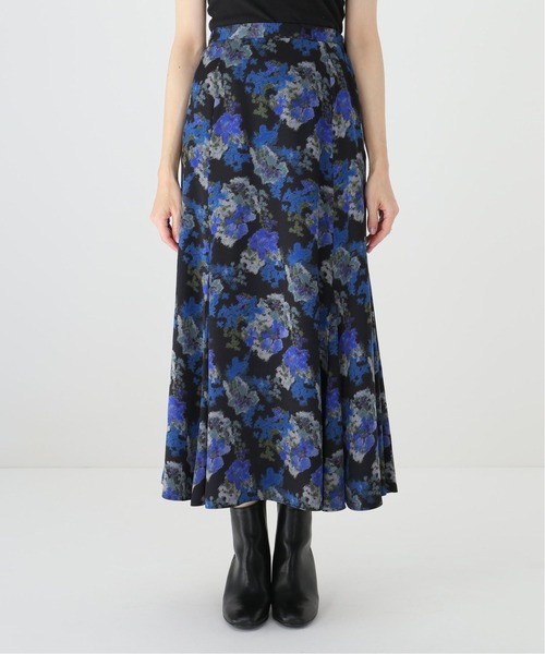 La TOTALITE(ラトータリテ)の「ボカシフラワープリントスカート【手洗い可能】(スカート・レディース・ブラック/アイボリー・38/36)」の18枚目の写真
