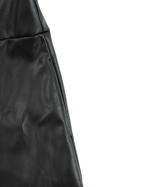 PUNYUS（プニュズ）の「フェイクレザージャンパースカート（ジャンパースカート・レディース・ブラック/ブラウン・4/3/2/1）」の10枚目の写真