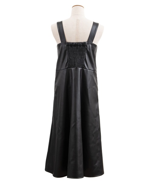 PUNYUS（プニュズ）の「フェイクレザージャンパースカート（ジャンパースカート・レディース・ブラック/ブラウン・4/3/2/1）」の8枚目の写真