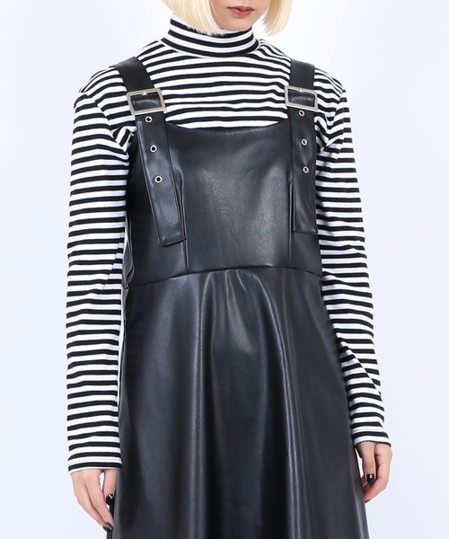 PUNYUS（プニュズ）の「フェイクレザージャンパースカート（ジャンパースカート・レディース・ブラック/ブラウン・4/3/2/1）」の4枚目の写真