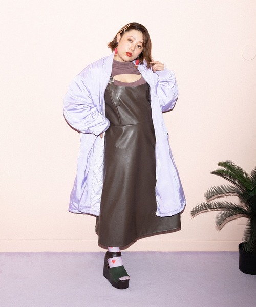 PUNYUS（プニュズ）の「フェイクレザージャンパースカート（ジャンパースカート・レディース・ブラック/ブラウン・4/3/2/1）」の14枚目の写真