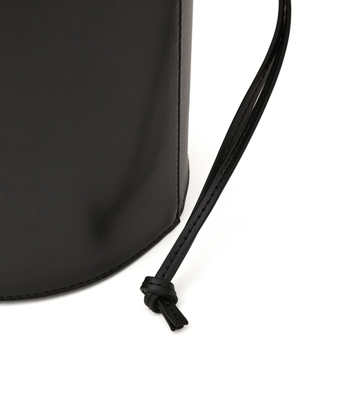 ADAM ET ROPE'(アダムエロペ)の「スプリットレザーバケットバッグ(ハンドバッグ・レディース・ブラック/ホワイト・FREE)」の7枚目の写真