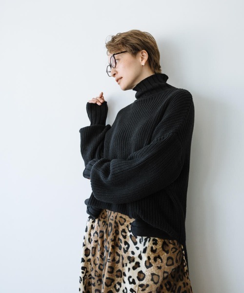 oblekt（オブレクト）の「オーガニックコットンブレンド畦タートルニット（Tシャツ/カットソー・レディース・グレー/オフホワイト・ONE SIZE）」の9枚目の写真