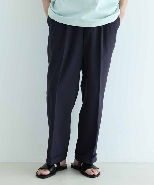ADAM ET ROPE'(アダムエロペ)の「ドビーブッチャー ワイド アンクル テーパードスラックス(スラックス・メンズ・ネイビー/ブルー系その他5・S/M/L)」の1枚目の写真