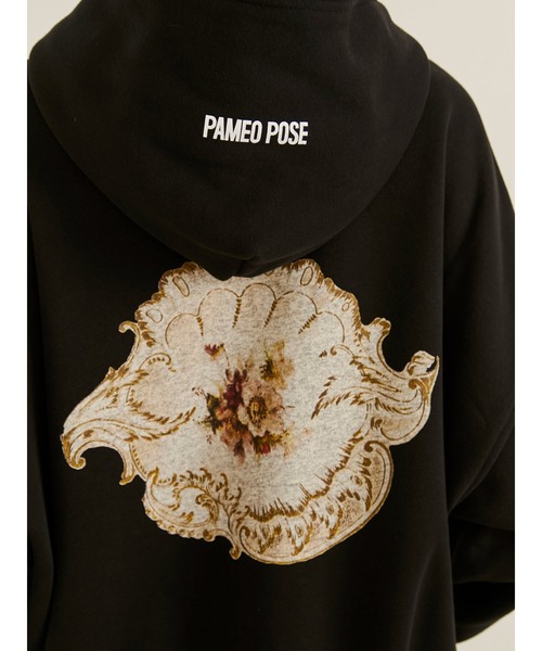 PAMEO POSE（パメオポーズ）の「Big P Hoodie（パーカー・レディース・ホワイト/ブラック/ベージュ・FREE）」の18枚目の写真