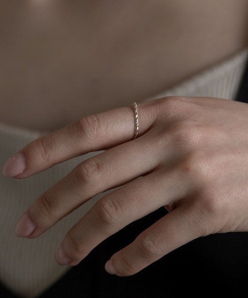 SMELLY（スメリー）の「silver925ツイストオープンリング（リング・レディース・シルバー/ゴールド・-）」の2枚目の写真