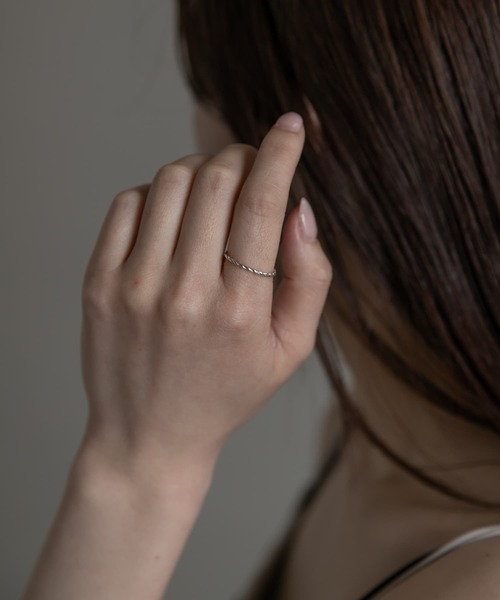 SMELLY（スメリー）の「silver925ツイストオープンリング（リング・レディース・シルバー/ゴールド・-）」の3枚目の写真