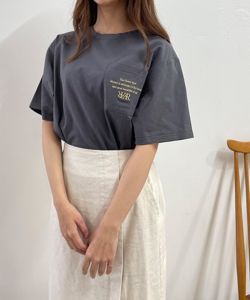 ADIRA(アディラ)の「ユニセックス刺繍ポケT(Tシャツ/カットソー・レディース・チャコールグレー/グリーン・LARGE)」の1枚目の写真