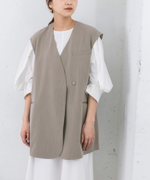 KBF（ケイビーエフ）の「ラウンドノーカラージレ（ベスト）」 - WEAR