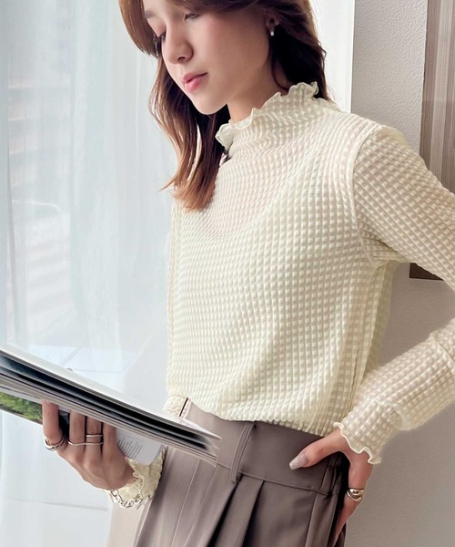 classicalelf（クラシカルエルフ）の「品良く大人可愛い。ぽこぽこシアー素材メロウカットソー（シャツ/ブラウス・レディース・ブラック/ホワイト/ブルー/ピンクベージュ・LARGE/MEDIUM/SMALL/X-LARGE）」の7枚目の写真