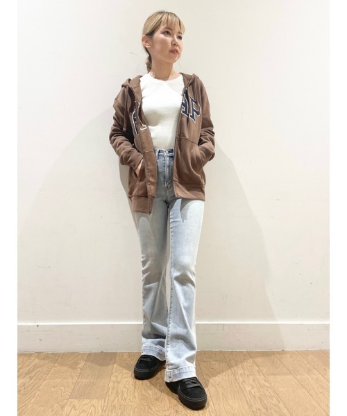 GAP（ギャップ）の「GAPアーチロゴ フルジップ パーカー(ユニセックス)（パーカー・メンズ・ブラウン/グリーン/ワイン/パープル/ライトグリーン・S/M/L/XL/XS）」の19枚目の写真