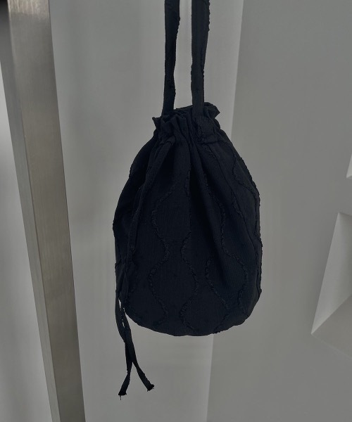I_am（アイアム）の「wave design purse bag（ハンドバッグ・レディース・ブラック/アイボリー・FREE）」の4枚目の写真