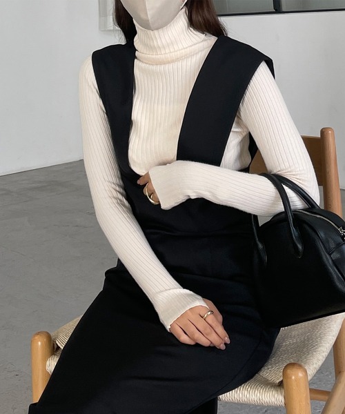 Louere（ルエレ）の「フィンガーホールタートルリブニット（ニット/セーター・レディース・ホワイト/ブラック/クリーム・FREE）」の3枚目の写真